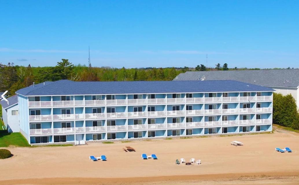 Great Mackinaw Beachfront Hotel Mackinaw City Dış mekan fotoğraf